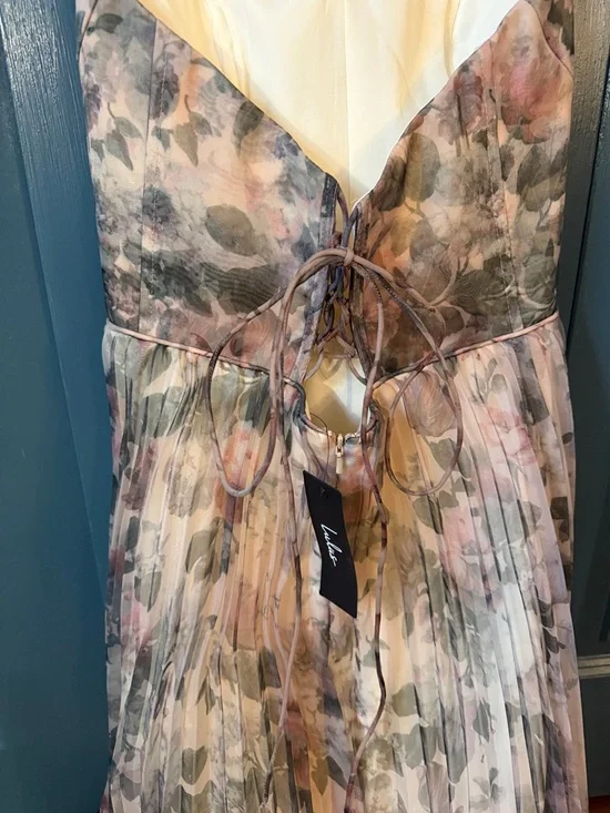 Lulu's Floral Pleated Wedding Dress in Cream, Pink & Green - Picture 4 of 4